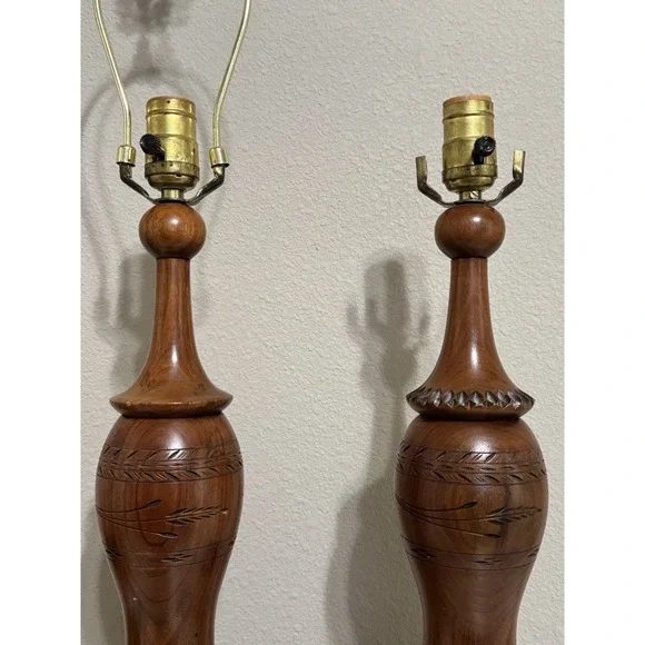 The Wood Whittler MCM Pair Lamps Hand Carved NOT TWINS 18tall Square Base Works